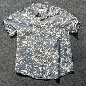 UNIVIBE Shirt Mens Large Blue Chambray Tropical Floral Button Up Short Sleeve